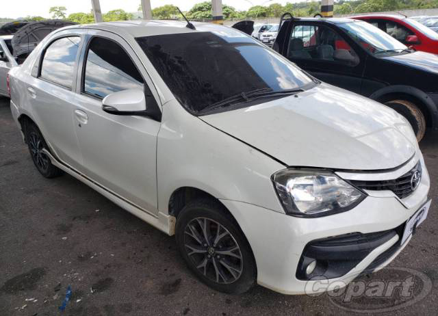 TOYOTA ETIOS SEDAN PLATINUM AT 1.5 16V DUAL VVT-I 2017
